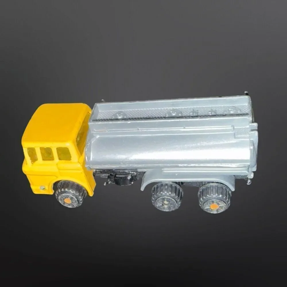 Diecast Model Zylmex/Motormax Ford Tanker Truck No Logo